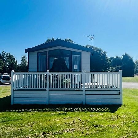 The Poplars Lodge With Hot Tub York Dış mekan fotoğraf