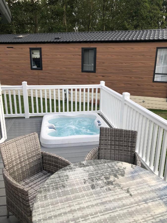 The Poplars Lodge With Hot Tub York Dış mekan fotoğraf