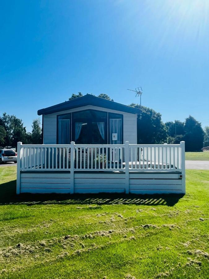The Poplars Lodge With Hot Tub York Dış mekan fotoğraf